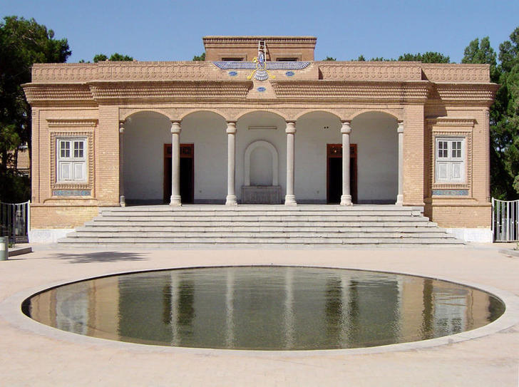 Ad:  800px-Yazd_fire_temple.jpg
Gsterim: 1112
Boyut:  76.4 KB