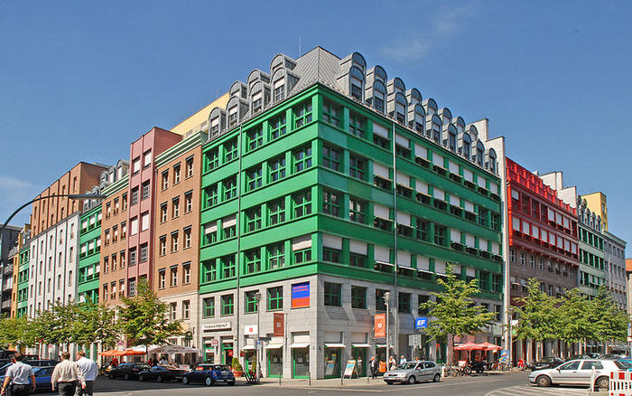 Ad:  800px-Quartier_Sch%C3%BCtzenstrasse_Berlin.jpg
Gsterim: 241
Boyut:  100.3 KB