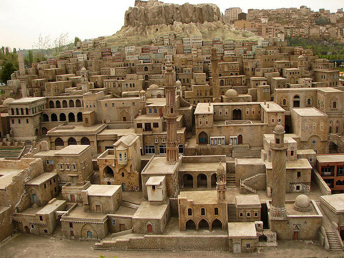 Ad:  800px-Mardin_stone_houses_02148.jpg
Gsterim: 205
Boyut:  120.4 KB