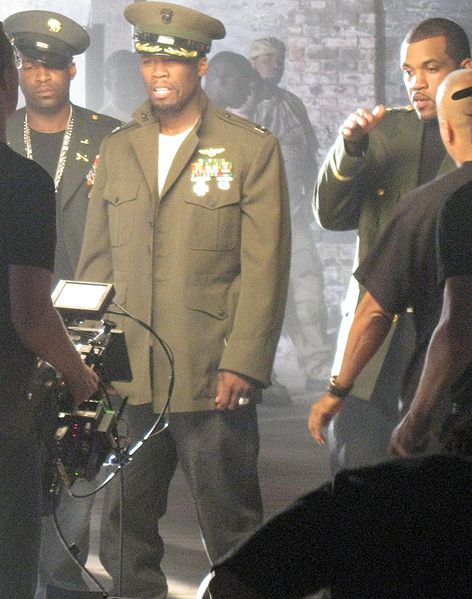 Ad:  472px-50_Cent,_Lloyd_Banks_&_Tony_Yayo_at_Rider_Pt_2_video_shoot.jpg
Gsterim: 216
Boyut:  55.4 KB