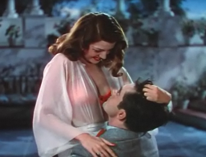 Ad:  Rita_Hayworth_and_Tyrone_Power_in_Blood_and_Sand_trailer.jpg
Gsterim: 598
Boyut:  125.5 KB