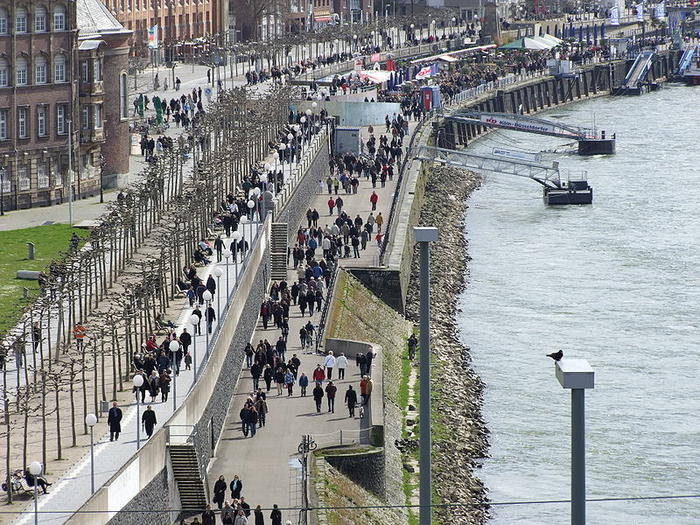 Ad:  800px-Rheinuferpromenade_in_Dsseldorf_DSCF1161.jpg
Gsterim: 261
Boyut:  124.3 KB