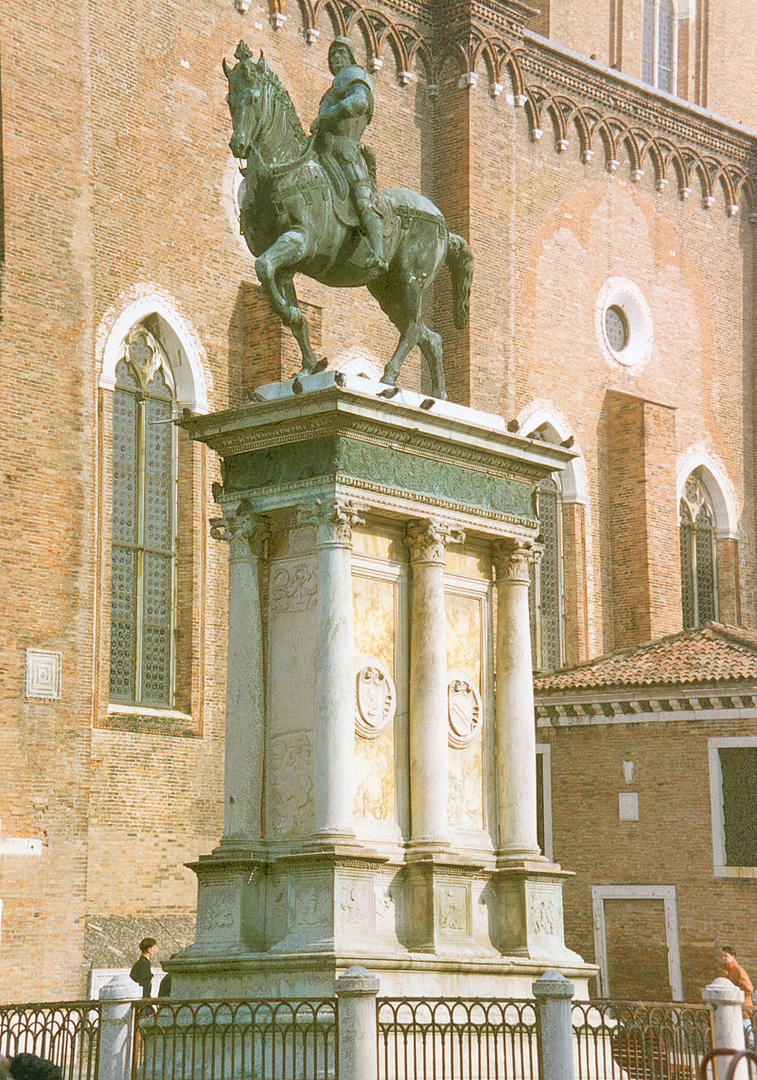 Ad:  800px-Bartolomeo_Colleoni_by_Verrochio_cast_by_Leopardi_on_plinth_by_Leopardi_Venice.jpg
Gsterim: 1254
Boyut:  251.2 KB