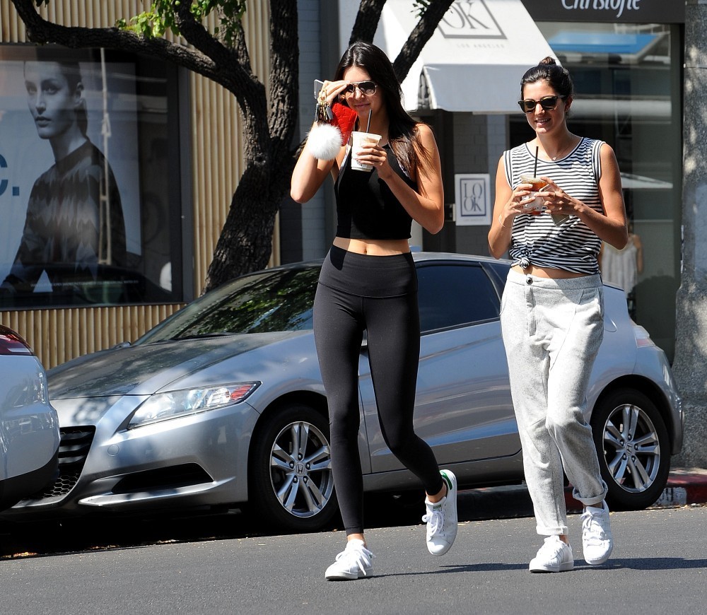 Ad:  Kendall+Jenner+Kendall+Jenner+Goes+out+friend+PR2oCvOgrLux.jpg
Gsterim: 600
Boyut:  234.5 KB