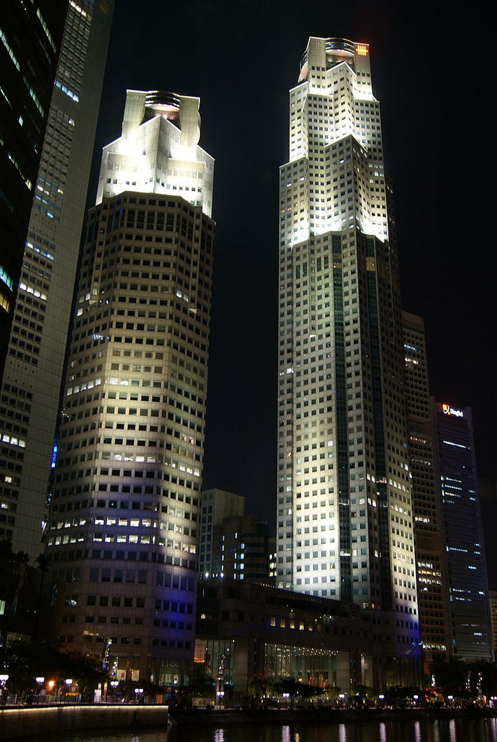 Ad:  800px-UOB_Plaza_with_Floodlights.jpg
Gsterim: 490
Boyut:  133.0 KB