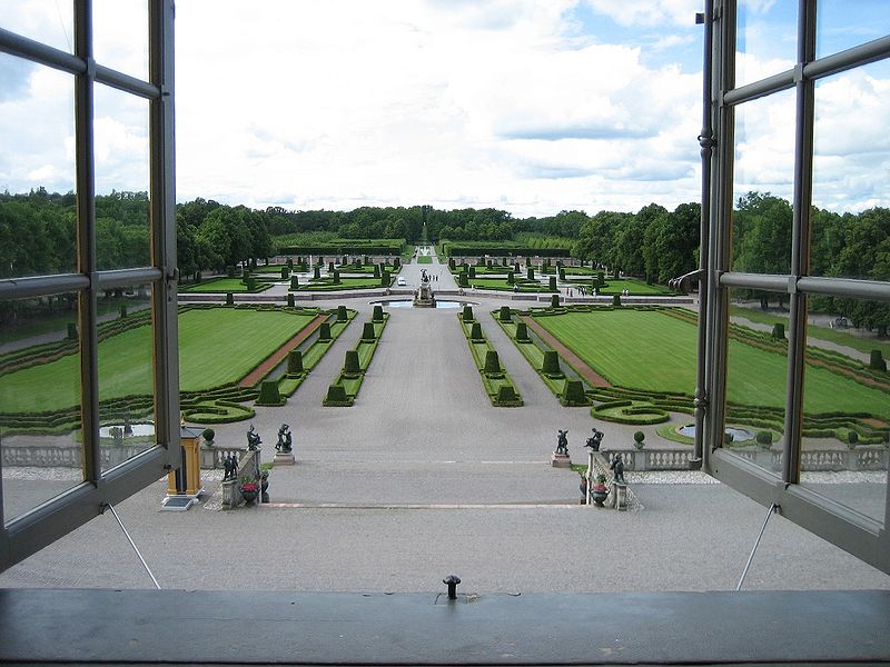 Ad:  800px-Drottningholm_gardens2005.jpg
Gsterim: 294
Boyut:  94.4 KB