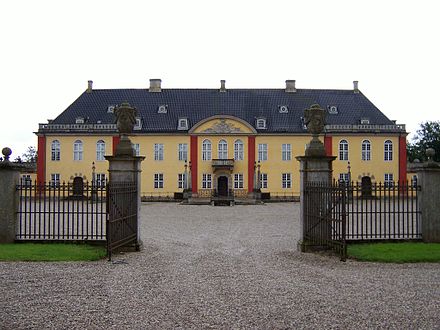 Ad:  440px-Schloss_Ledreborg_2.JPG
Gsterim: 175
Boyut:  34.0 KB