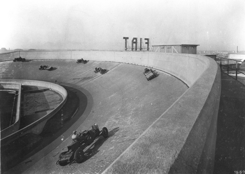 Ad:  Lingotto-pista-1925bd.jpg
Gsterim: 362
Boyut:  211.0 KB