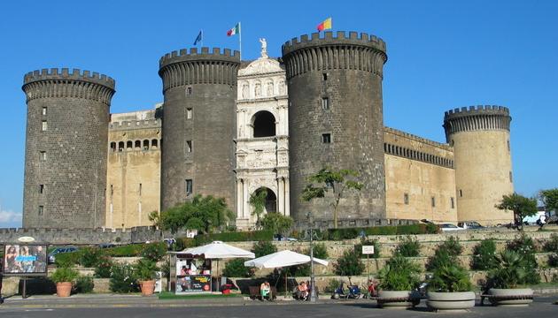 Ad:  Naples-Castel_Nuovo.jpg
Gsterim: 166
Boyut:  46.3 KB