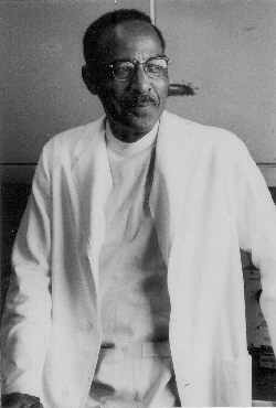 Ad:  Dr. Vivien Thomas.jpg
Gsterim: 1134
Boyut:  43.2 KB