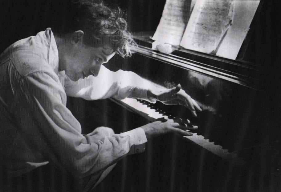 Ad:  Glenn Gould.jpg
Gsterim: 1099
Boyut:  58.0 KB