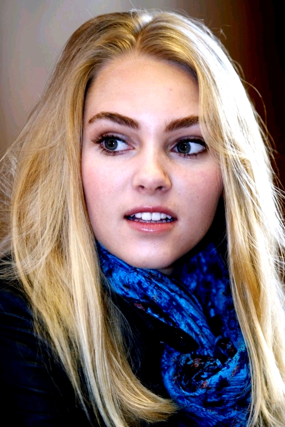 Ad:  AnnaSophia Robb.jpg
Gsterim: 3426
Boyut:  402.9 KB