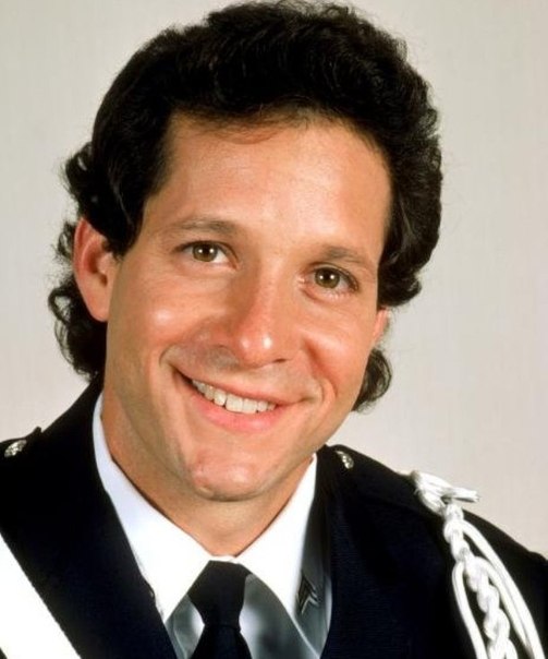 Next photo of Steve Guttenberg