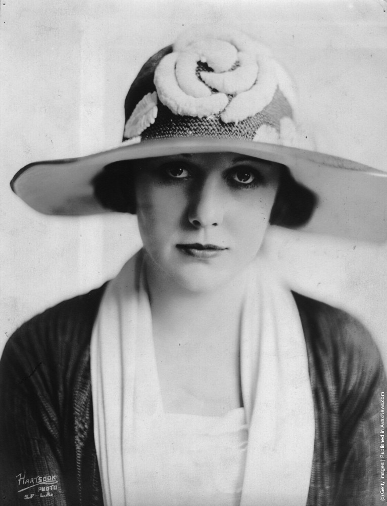 Ad:  Edna Purviance.jpg
Gsterim: 421
Boyut:  119.3 KB