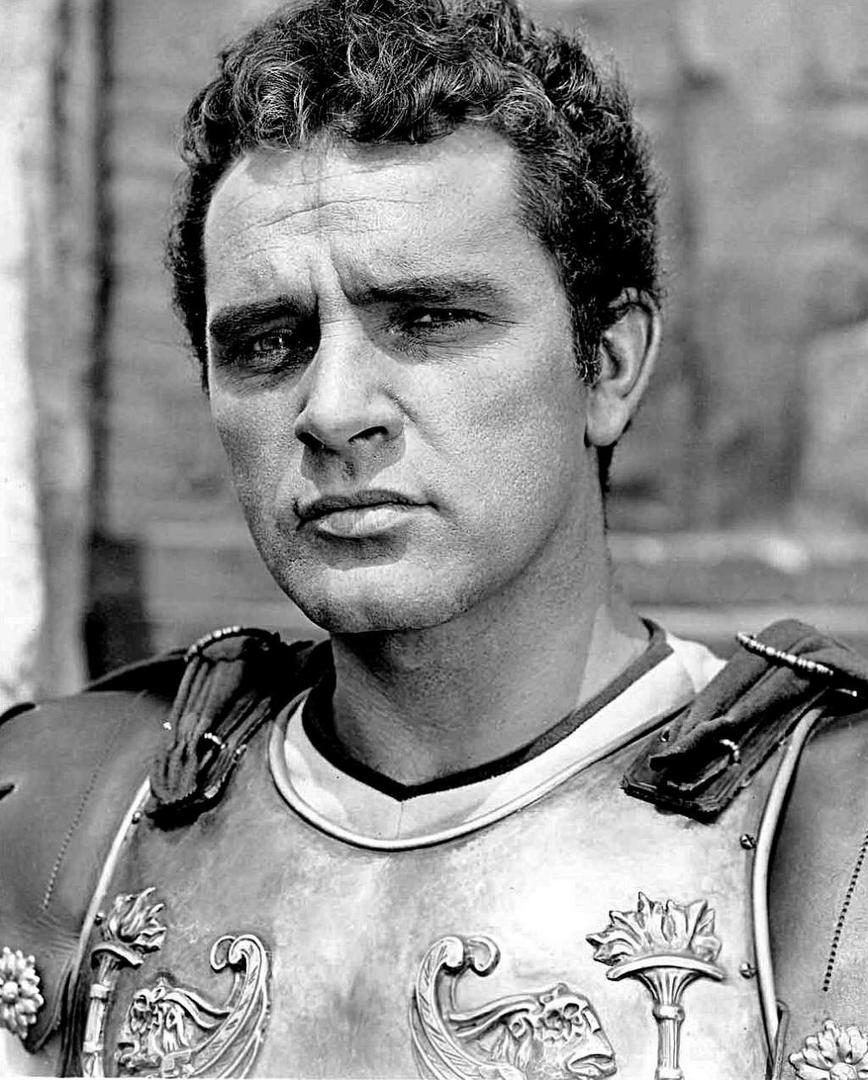 Ad:  Richard Burton..jpg
Gsterim: 415
Boyut:  146.1 KB