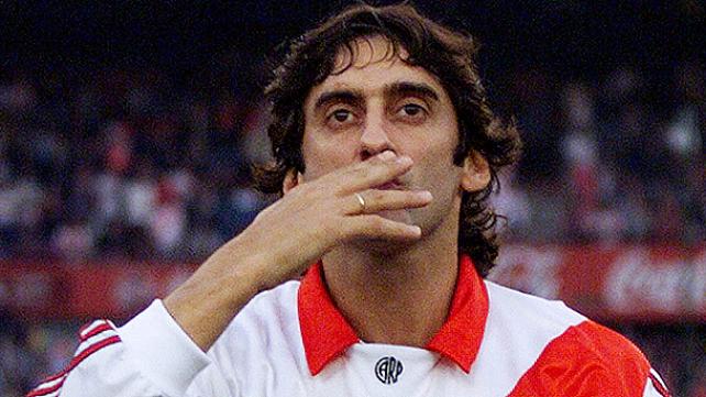 Ad:  Enzo Francescoli.jpg
Gsterim: 300
Boyut:  47.2 KB