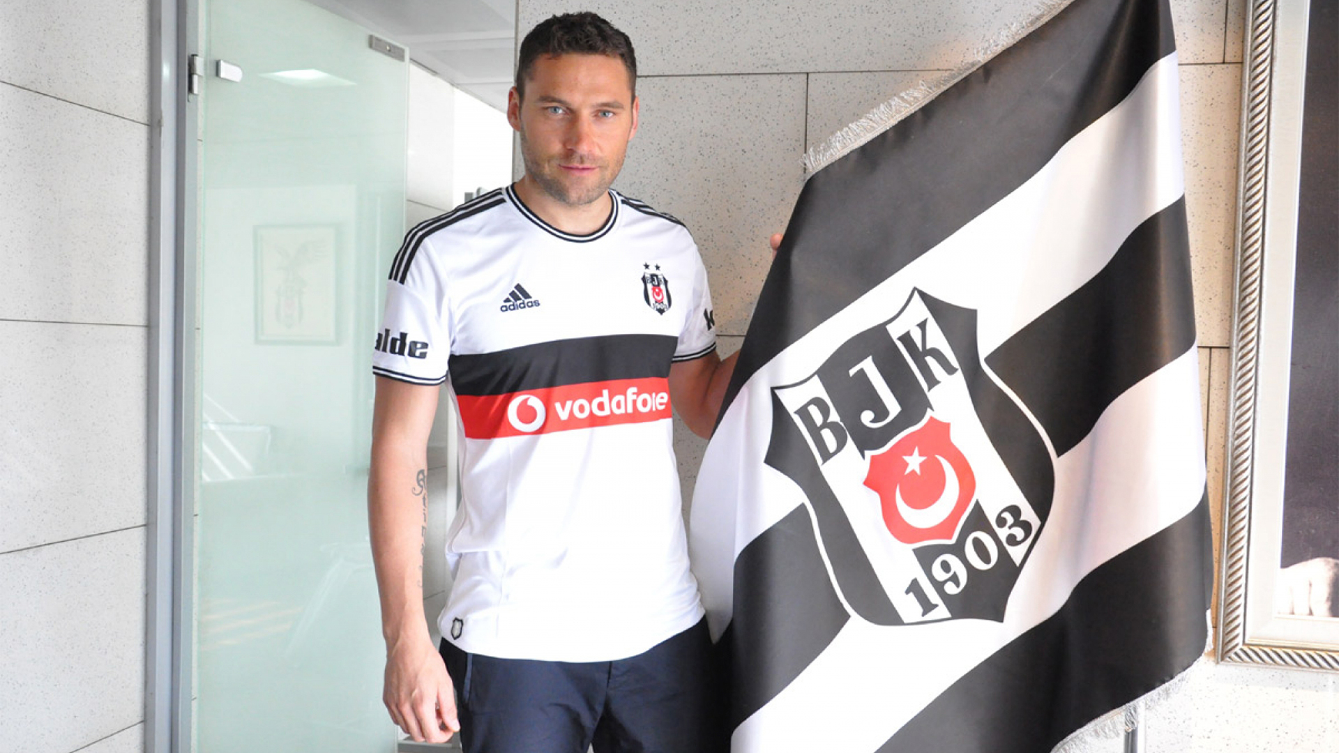 Ad:  dusko-tosic-besiktas.jpg
Gsterim: 556
Boyut:  991.1 KB