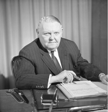 Ad:  ludwig erhard.PNG
Gsterim: 416
Boyut:  164.9 KB