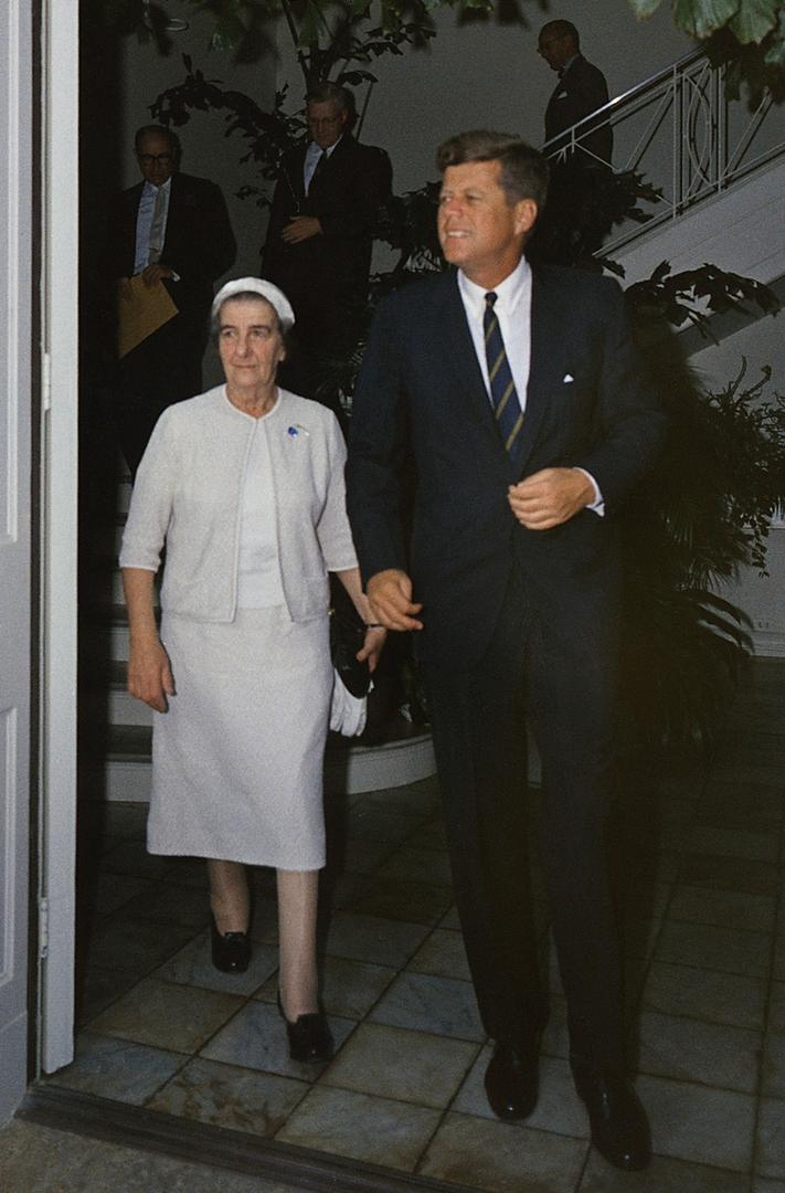 Ad:  Golda Meir ve kennedy.jpg
Gsterim: 564
Boyut:  82.4 KB